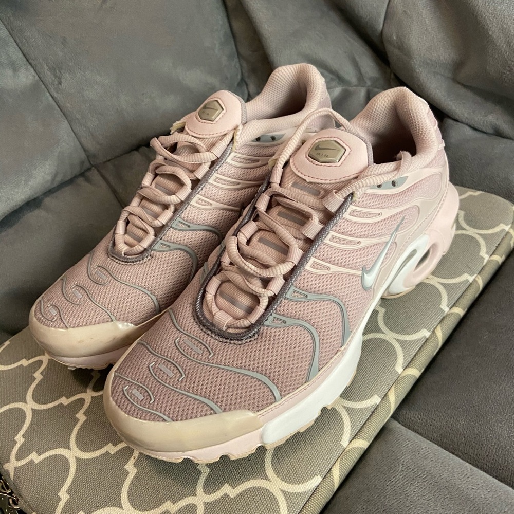 Nike Air Max Plus GS ‘Barely Rose’ (sz 6Y) - Picture 6 of 15